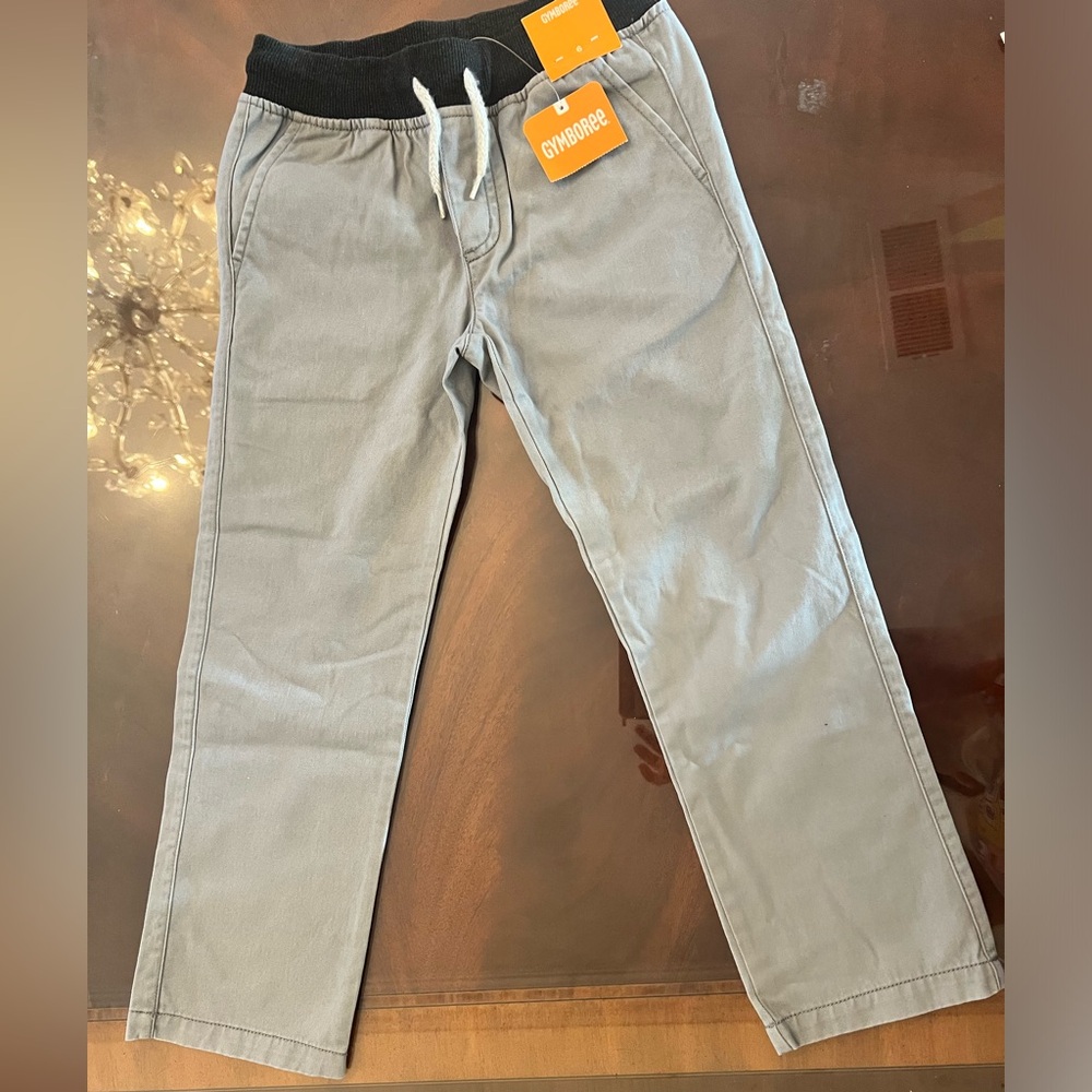 Brand new 100% cotton, Gray color Gymboree cargo pants in size 6